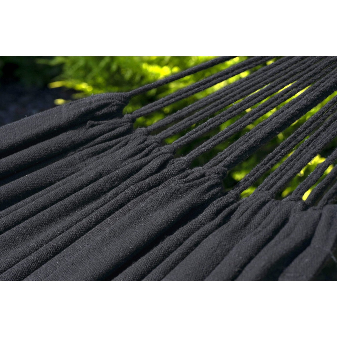 Hamac noir sur pied extérieur
